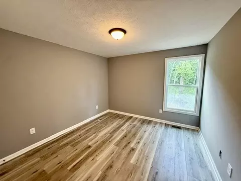 Bedroom - 604 Decherd St E, Tullahoma, TN 37388 photo 4 of 6