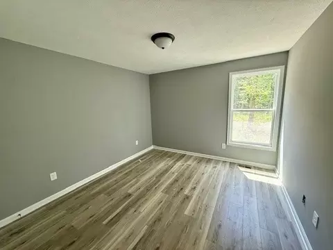 Bedroom - 604 Decherd St E, Tullahoma, TN 37388 photo 2 of 6