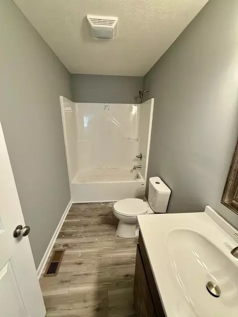 Bath - 604 Decherd St E, Tullahoma, TN 37388 photo 1 of 1