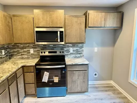 Kitchen - 604 Decherd St E, Tullahoma, TN 37388 photo 4 of 4