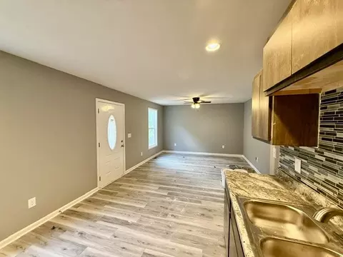 Living - 604 Decherd St E, Tullahoma, TN 37388 photo 3 of 3