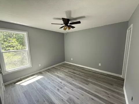 Bedroom - 604 Decherd St E, Tullahoma, TN 37388 photo 3 of 6