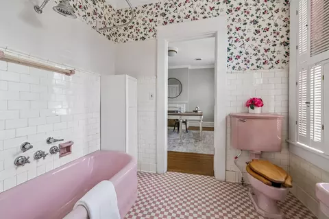 Bath - 1153 E Main St, Murfreesboro, TN 37130 photo 6 of 9