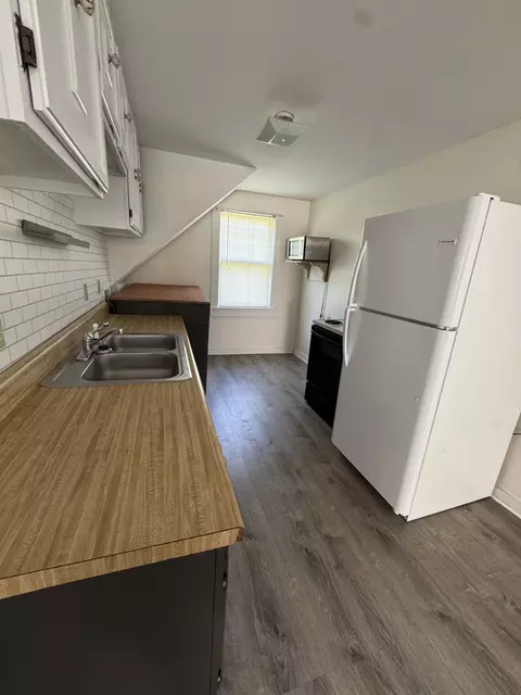 Kitchen - 1153 E Main St, Murfreesboro, TN 37130 photo 8 of 8