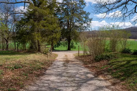 Exterior - 1321 Sand Mountain Rd, Ocoee, TN 37361 photo 2 of 4