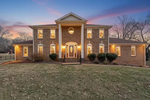 806 Steeplechase Dr, Brentwood, TN 37027