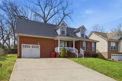 916 Excalibur Dr, Clarksville, TN 37040