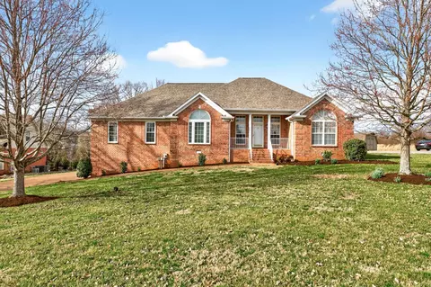 112 Covington Bnd, White House, TN 37188