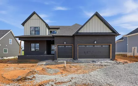 226 Low Plains Ln, Clarksville, TN 37043