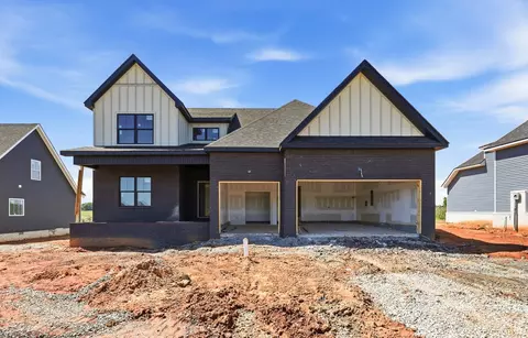 226 Low Plains Ln, Clarksville, TN 37043