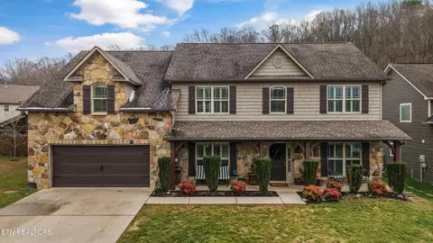 1413 Yarnell Station Blvd, Knoxville, TN 37932
