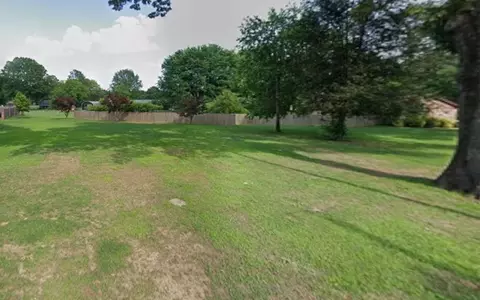 4076 Oak Rd, Memphis, TN 38135