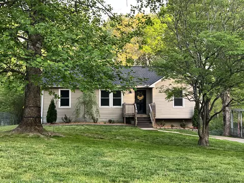 218 Quail Ct, Dickson, TN 37055