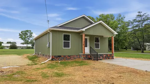 2317 E Lincoln St, Tullahoma, TN 37388
