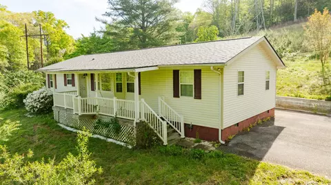 120 Huckleberry Ln, Rocky Top, TN 37769