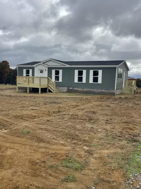 881 White Springs Rd, Lafayette, TN 37083
