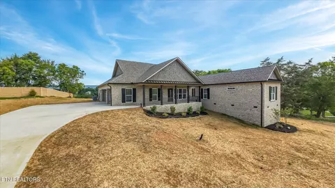 210 Charlie Ln, Maryville, TN 37804