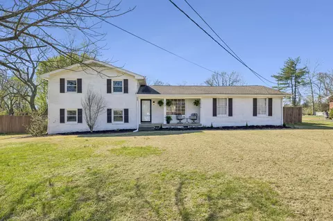 239 Sterling Rd, Hendersonville, TN 37075