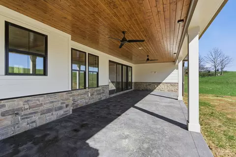 Exterior - 2176 Hogan Rd, Burns, TN 37029 photo 5 of 9