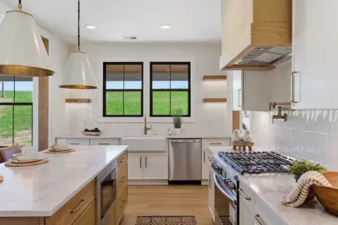 Kitchen - 2176 Hogan Rd, Burns, TN 37029 photo 3 of 4