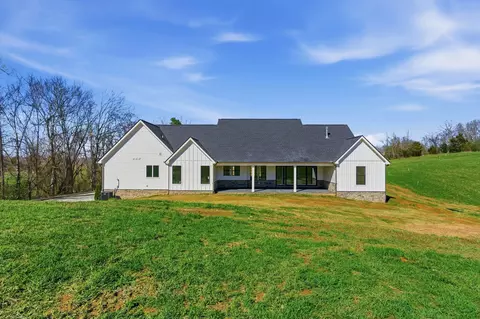 Exterior - 2176 Hogan Rd, Burns, TN 37029 photo 8 of 9