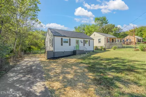 1005 Wilder Pl, Knoxville, TN 37915