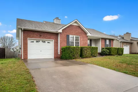 221 Grassmire Dr, Clarksville, TN 37042
