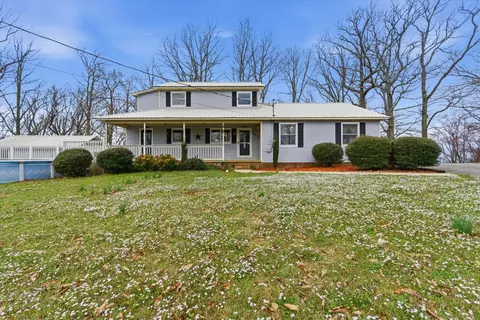 585 Bell Point Rd, Laceys Spring, AL 35754