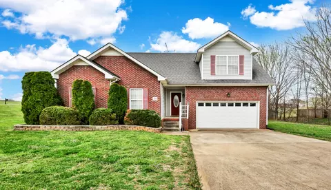 3700 Wheatfield Ln, Clarksville, TN 37040