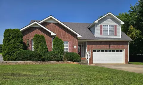 3700 Wheatfield Ln, Clarksville, TN 37040