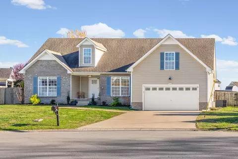 704 Claystone Ct, Clarksville, TN 37040
