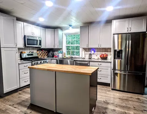 Kitchen - 722 Hickory St, Centerville, TN 37033 photo 1 of 2