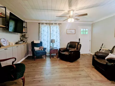 Living - 722 Hickory St, Centerville, TN 37033 photo 2 of 2