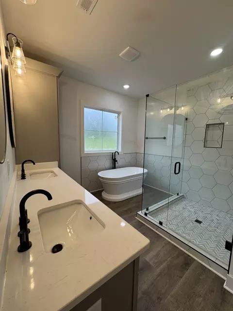Bath - 169 Hancock Dr, Morrison, TN 37357 photo 1 of 5