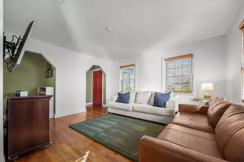 Living - 202 2nd Ave, Murfreesboro, TN 37130 photo 3 of 3