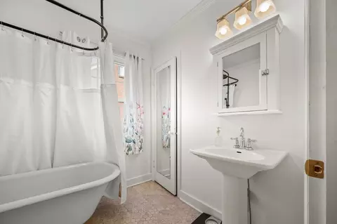 Bath - 202 2nd Ave, Murfreesboro, TN 37130 photo 1 of 3