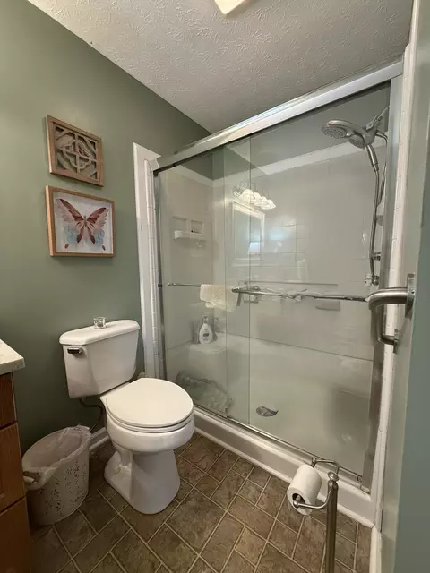 Bath - 2115 Mockingbird Ln #A, Springfield, TN 37172 photo 2 of 2
