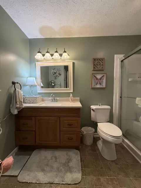 Bath - 2115 Mockingbird Ln #A, Springfield, TN 37172 photo 1 of 2