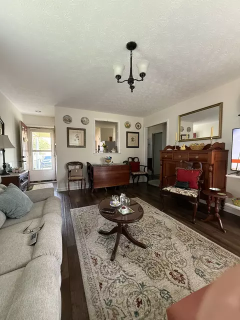 Living - 2115 Mockingbird Ln #A, Springfield, TN 37172 photo 1 of 1