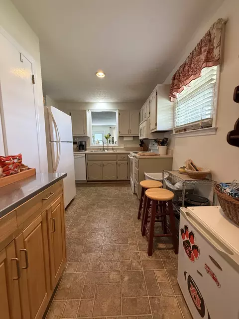 Kitchen - 2115 Mockingbird Ln #A, Springfield, TN 37172 photo 2 of 2