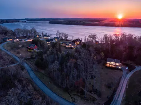 15732 Channel Point Dr, Bakewell, TN 37373