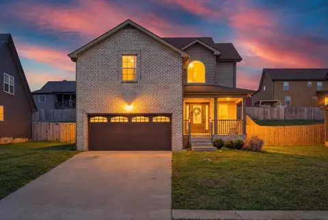 827 Crestone Ln, Clarksville, TN 37042