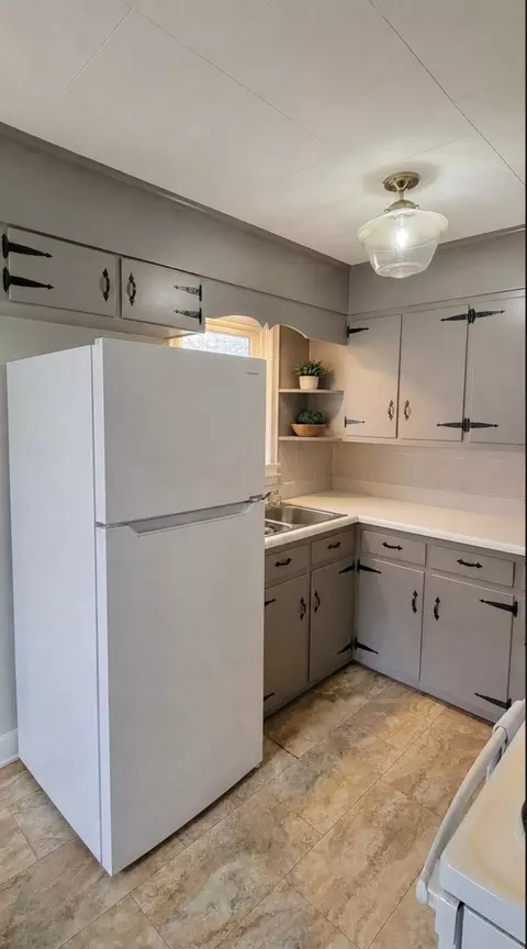 Kitchen - 110 Old Pond Ln, Dickson, TN 37055 photo 5 of 5