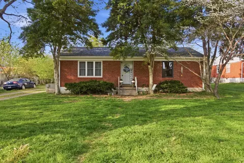 Exterior - 110 Old Pond Ln, Dickson, TN 37055 photo 2 of 4