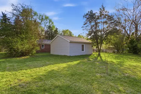 Exterior - 110 Old Pond Ln, Dickson, TN 37055 photo 3 of 4