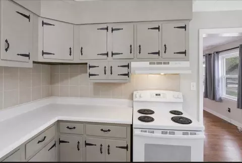 Kitchen - 110 Old Pond Ln, Dickson, TN 37055 photo 2 of 5