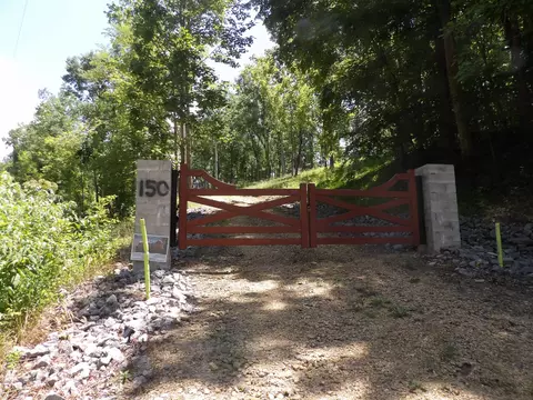 150 W John Davis Rd, Westmoreland, TN 37186