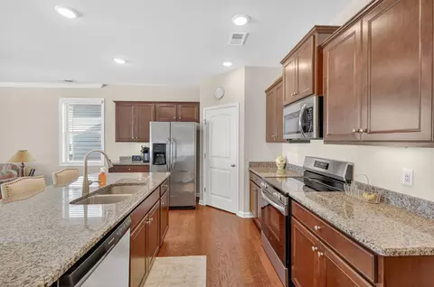 Kitchen - 4056 Cannonsgate Ln, Murfreesboro, TN 37128 photo 2 of 4