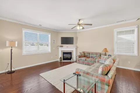 Living - 4056 Cannonsgate Ln, Murfreesboro, TN 37128 photo 2 of 3