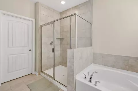 Bath - 4056 Cannonsgate Ln, Murfreesboro, TN 37128 photo 2 of 3